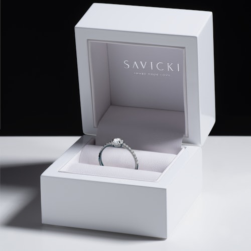 Pierścionek zaręczynowy This is Love: czarne złoto, diament